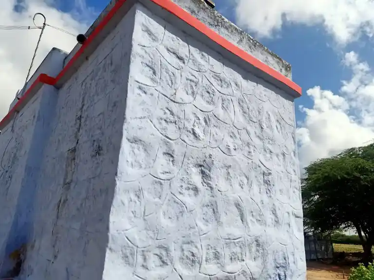 Arulmigu Santhana Mariamman Temple, Pasuvandanai - 628401 அருள்மிகு சந்தண மாரியம்மன் திருக்கோயில், Pasuvandanai - 628401, Thoothukudi - Ancient Temple Architecture and History Image 3