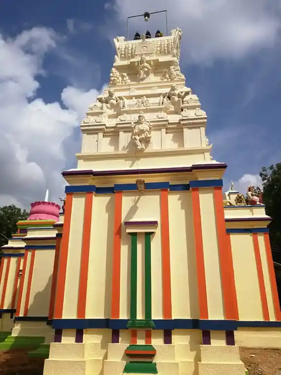 Arulmigu Santhana Mariyamman Temple, Kootanpuli - 628102 அருள்மிகு சந்தண மாரியம்மன் திருக்கோயில், Kootanpuli - 628102, Thoothukudi - Ancient Temple Architecture and History Image 3