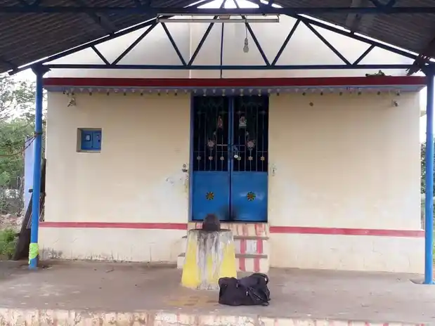 Arulmigu Santhana Mariyamman Temple, Ukanthan Patti - 627201 அருள்மிகு சந்தன மாரியம்மன் திருக்கோயில், புதூர், உகந்தான்பட்டி - 627201, Tirunelveli - Ancient Temple Architecture and History Image 4