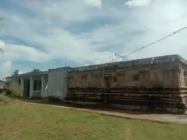 Arulmigu Santhanarajagopala Swamy Temple, Rajamadam - 614701 அருள்மிகு சந்தான ராஜகோபால சுவாமி திருக்கோயில், Rajamadam - 614701, Thanjavur - Ancient Temple Architecture and History Image 3