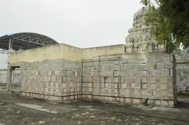 Arulmigu Santhanavenu Gopalaswamy Temple, Santhanvenugopalapuram, K.G.Kandigai - 631303 அருள்மிகு சந்தானவேணுகோபால சுவாமி திருக்கோயில், சந்தானவேணுகோபாலபுரம், கே.ஜி.கண்டிகை - 631303, Tiruvallur - Ancient Temple Architecture and History Image 2