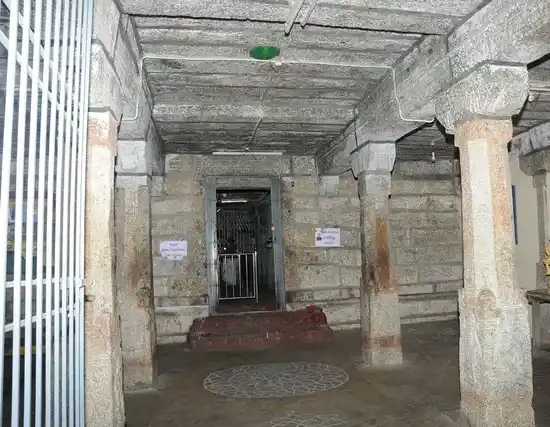 Arulmigu Santhanavenu Gopalaswamy Temple, Santhanvenugopalapuram, K.G.Kandigai - 631303 அருள்மிகு சந்தானவேணுகோபால சுவாமி திருக்கோயில், சந்தானவேணுகோபாலபுரம், கே.ஜி.கண்டிகை - 631303, Tiruvallur - Ancient Temple Architecture and History Image 7