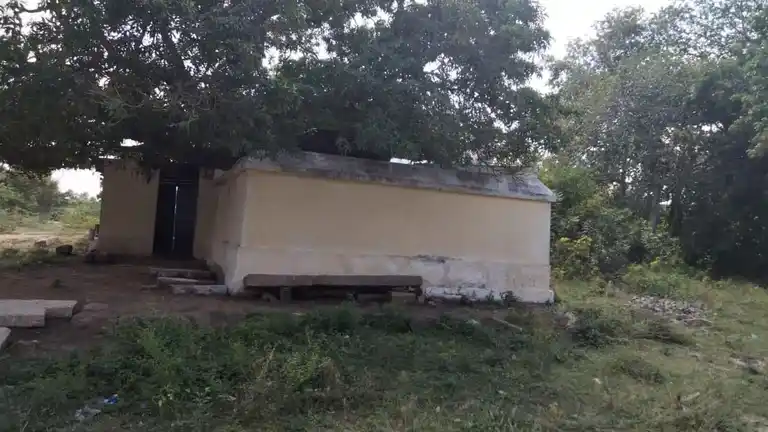 Arulmigu Santhi Veerappa Swami Temple, Punchisankethi, Punjai Sangenthi - 621711 ArulmiguSanthi veerappa swami Temple, Punchisankethi, Punjai Sangenthi - 621711, Thiruchirappalli - Ancient Temple Architecture and History Image 5