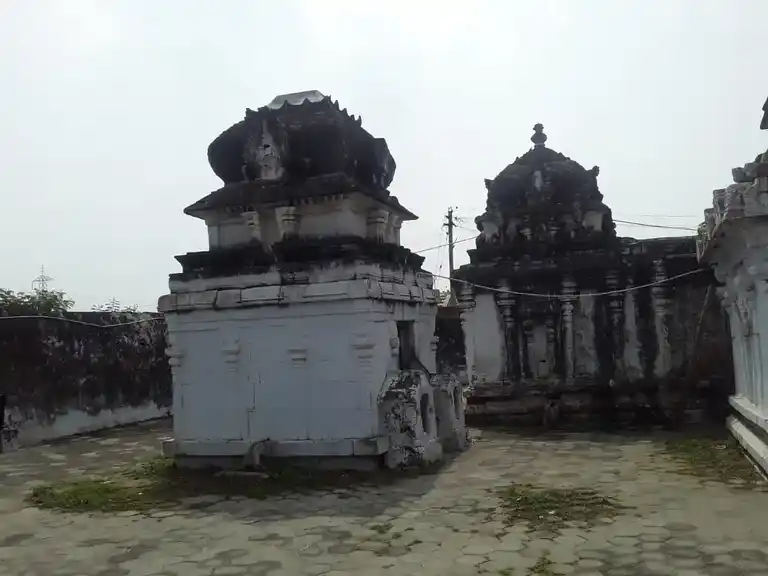 Arulmigu Santhiramouleeswarar Alazgurayaperumal Temple, Thingalur, Thingalur - 638055 அருள்மிகு சந்திரமௌலீஸ்வரர் அழகுராயப்பெருமாள் திருக்கோயில், Thingalur, திங்களூர் - 638055, Erode - Ancient Temple Architecture and History Image 2