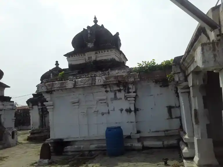 Arulmigu Santhiramouleeswarar Alazgurayaperumal Temple, Thingalur, Thingalur - 638055 அருள்மிகு சந்திரமௌலீஸ்வரர் அழகுராயப்பெருமாள் திருக்கோயில், Thingalur, திங்களூர் - 638055, Erode - Ancient Temple Architecture and History Image 4