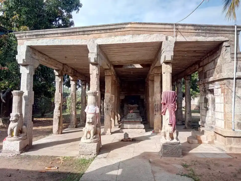 Arulmigu Sarangatheeswarar Temple, Thennankudi, Kulathur Taluk - 622203 அருள்மிகு சாரங்கதீஸ்வரர் திருக்கோயில், தென்னங்குடி, குளத்தூர் வட்டம் - 622203, Pudukkottai - Ancient Temple Architecture and History Image 2