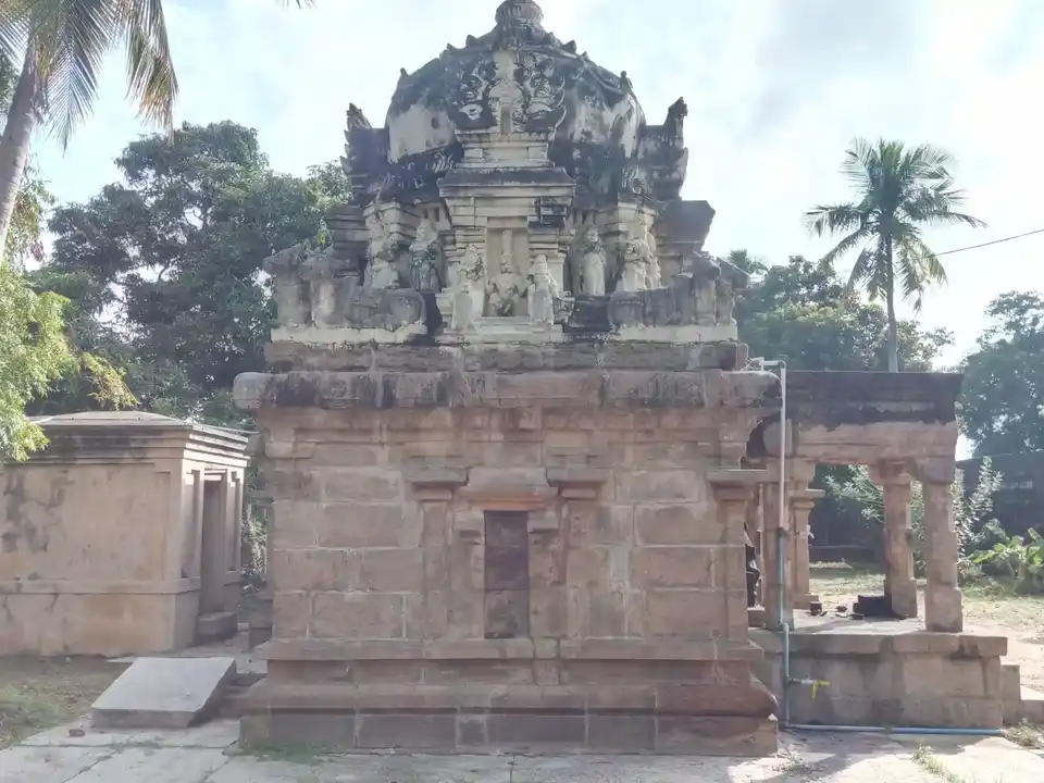 Arulmigu Sarangatheeswarar Temple, Thennankudi, Kulathur Taluk - 622203 அருள்மிகு சாரங்கதீஸ்வரர் திருக்கோயில், தென்னங்குடி, குளத்தூர் வட்டம் - 622203, Pudukkottai - Ancient Temple Architecture and History Image 5