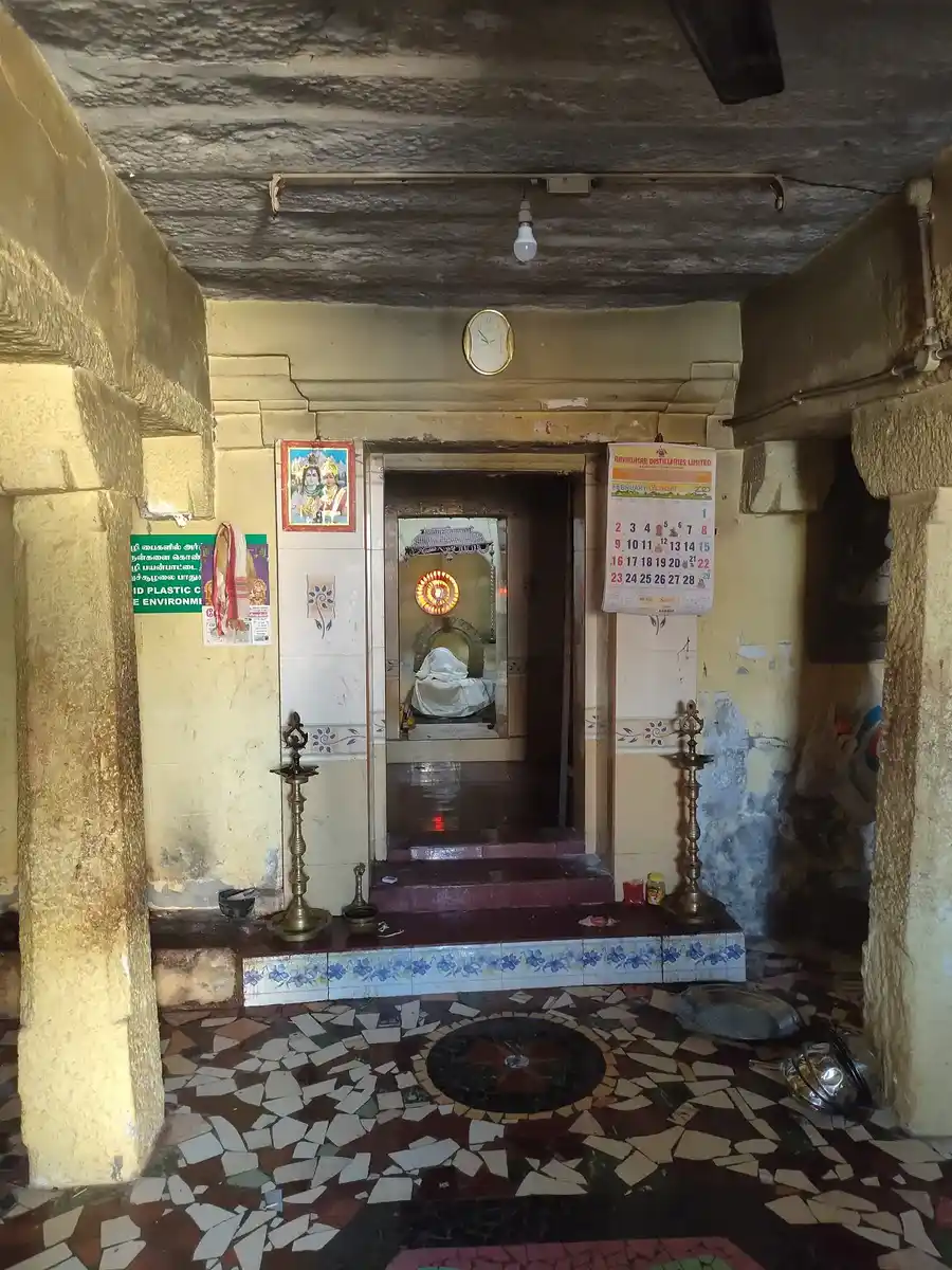 Arulmigu Sarntharai Kattha Swamy Temple, Sangamangalam - 611105 அருள்மிகு சார்ந்தாரை காத்த சுவாமி திருக்கோயில், சங்கமங்கலம் - 611105, Nagapattinam - Ancient Temple Architecture and History Image 9