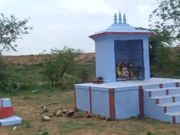 Arulmigu Sastha Adaikalam Kattha Ayyanar Temple, Parivallikottai - 628717 அருள்மிகு சாஸ்தா அடைக்கலம் காத்த அய்யனார் திருக்கோயில், Parivallikottai - 628717, Thoothukudi - Ancient Temple Architecture and History Image 4