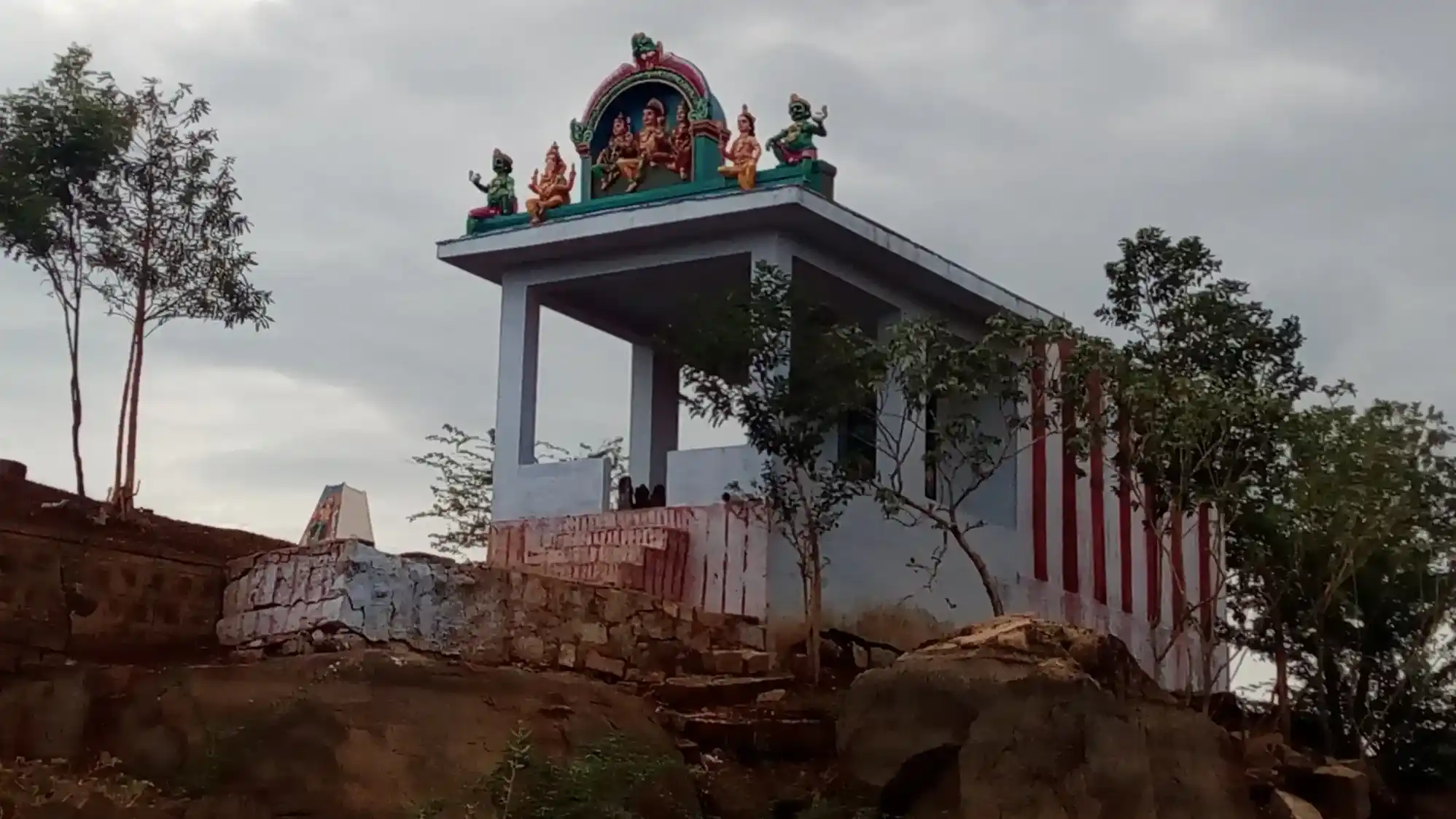 Arulmigu Sastha Madaivoodaiyar Temple, Adaichani, Adaichani - 627413 அருள்மிகு சாஸ்தா மடவுடையார் திருக்கோயில், அடைச்சாணி, அடைச்சாணி - 627413, Tenkasi - Ancient Temple Architecture and History Image 2