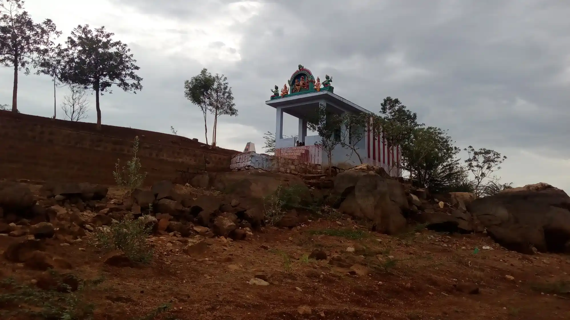 Arulmigu Sastha Madaivoodaiyar Temple, Adaichani, Adaichani - 627413 அருள்மிகு சாஸ்தா மடவுடையார் திருக்கோயில், அடைச்சாணி, அடைச்சாணி - 627413, Tenkasi - Ancient Temple Architecture and History Image 3