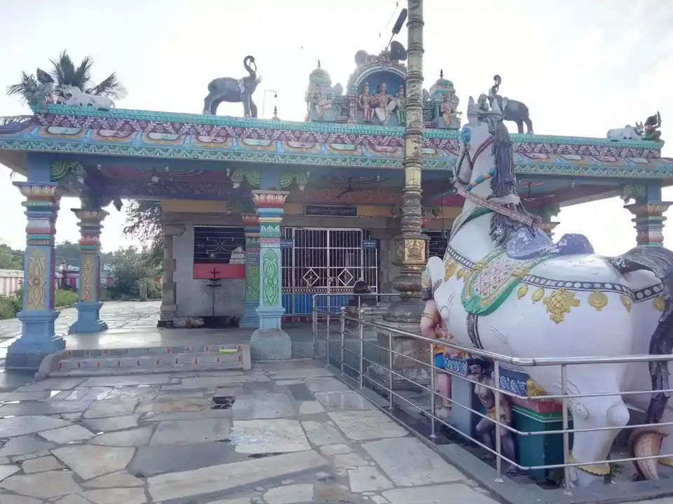 Arulmigu Sasthar Temple, Keezhamuthukadu, Kulathur Taluk - 622501 அருள்மிகு சாஸ்தார் திருக்கோயில், கீழமுத்துக்காடு, குளத்தூர் வட்டம் - 622501, Pudukkottai - Ancient Temple Architecture and History Image 2