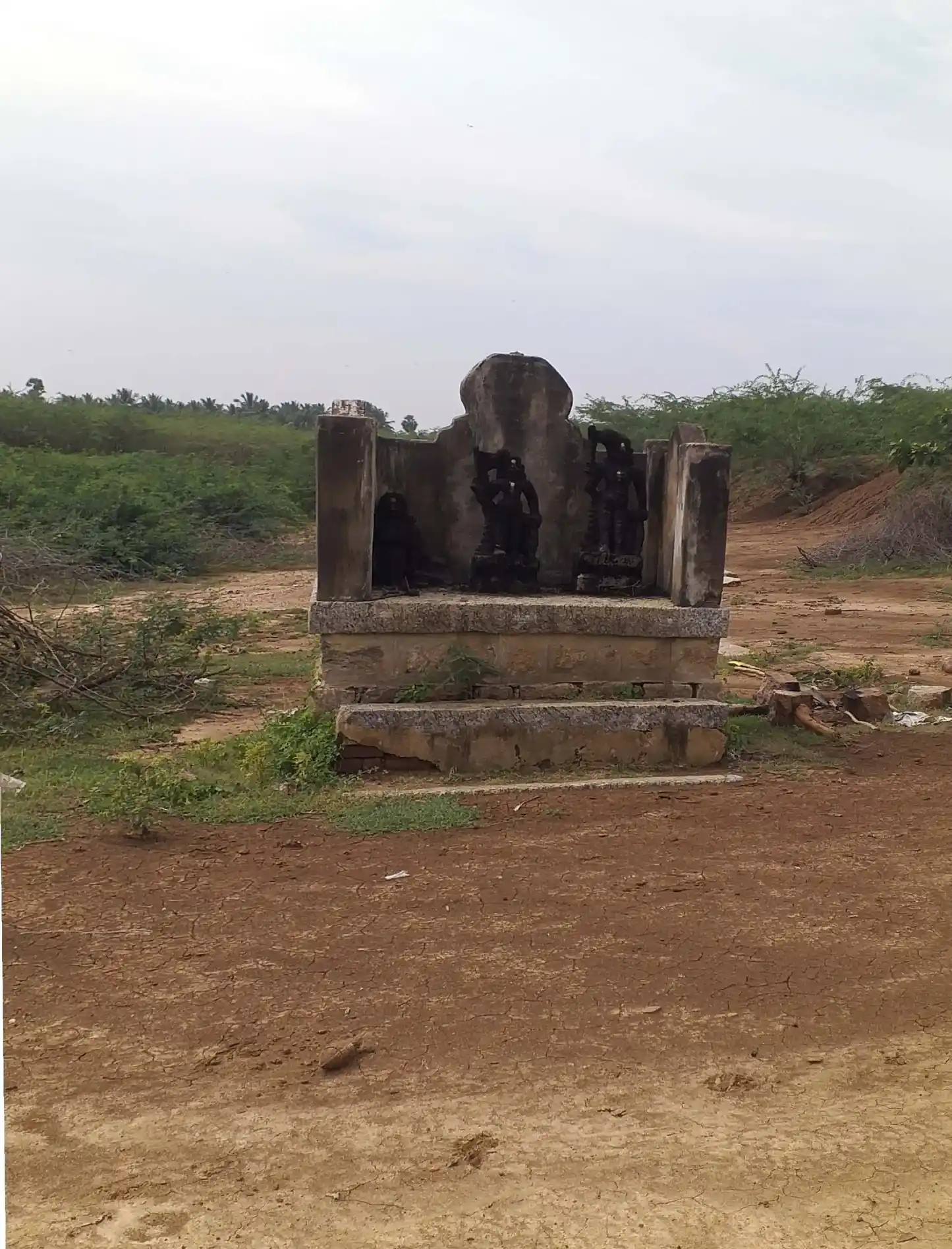 Arulmigu Saththa Ayyanar Temple, Singampunari, Singampunari - 630502 அருள்மிகு. சாத்த அய்யனார் திருக்கோயில், Singampunari, Singampunari - 630502, Sivagangai - Ancient Temple Architecture and History Image 4