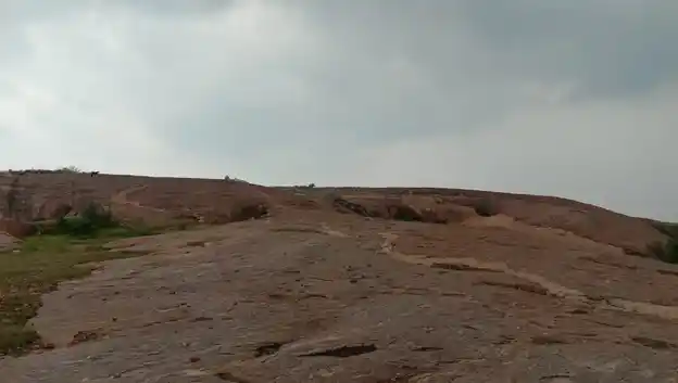 Arulmigu Seelakarattu Kannimaar Temple, Vadugampadi - 624706 அருள்மிகு சிலைக்காரி கன்னிமார் திருக்கோயில், Vadugampadi - 624706, Dindigul - Ancient Temple Architecture and History Image 4