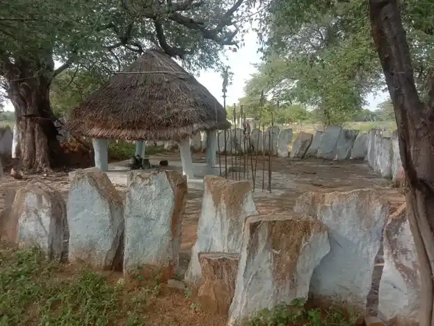 Arulmigu Seelnayakkanpatti Muniyappa Swamy Temple, Seelnayakanpatti, Seelnayakanpatti - 624620 அருள்மிகு சீல்நாயக்கன்பட்டி முனியப்பசாமி திருக்கோயில், சீல்நாயக்கன்பட்டி, Seelnayakanpatti - 624620, Dindigul - Ancient Temple Architecture and History Image 2