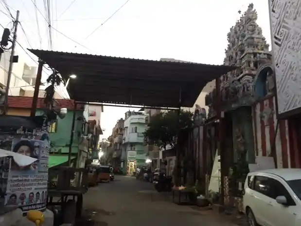 Arulmigu Seenivasa Perumal Temple, Rayapettai, Chennai - 600014 அருள்மிகு சீனிவாசப் பெருமாள் திருக்கோயில், இராயப்பேட்டை, சென்னை - 600014, Chennai - Ancient Temple Architecture and History Image 2