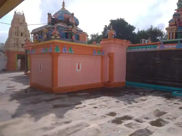 Arulmigu Seetharama Anjaneyaswamy Temple, Sandhapet, Gudiyatham - 632602 அருள்மிகு சீதாராம ஆஞ்சநேயசுவாமி திருக்கோயில், சந்தைபேட்டை, குடியாத்தம் - 632602, Vellore - Ancient Temple Architecture and History Image 4