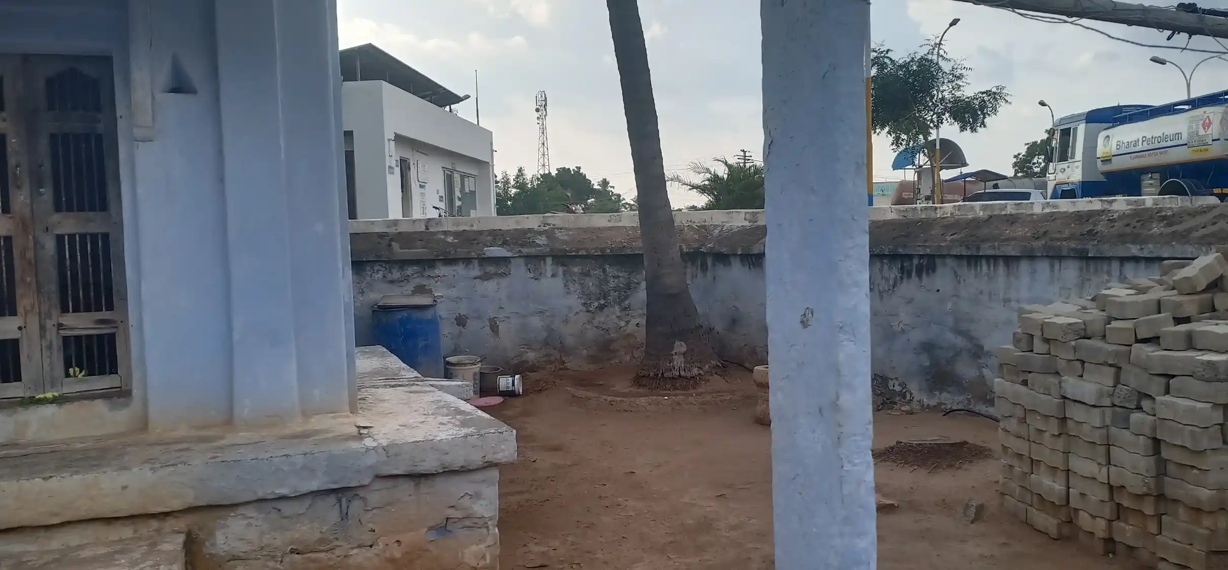 Arulmigu Selandiamman Temple, Kappiliapatty - 624612 அருள்மிகு செல்லாண்டியம்மன் திருக்கோயில், Kappiliapatty - 624612, Dindigul - Ancient Temple Architecture and History Image 4