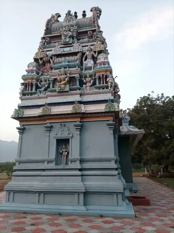 Arulmigu Sellandiamman And Solaimalaiperumal Temple, Kurukkapuram - 637401 அருள்மிகு செல்லாண்டியம்மன், சோலைமலை பெருமாள் திருக்கோயில், Kurukkapuram - 637401, Namakkal - Ancient Temple Architecture and History Image 2