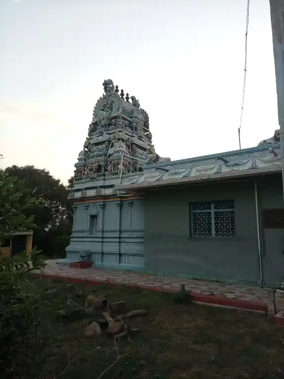 Arulmigu Sellandiamman And Solaimalaiperumal Temple, Kurukkapuram - 637401 அருள்மிகு செல்லாண்டியம்மன், சோலைமலை பெருமாள் திருக்கோயில், Kurukkapuram - 637401, Namakkal - Ancient Temple Architecture and History Image 3