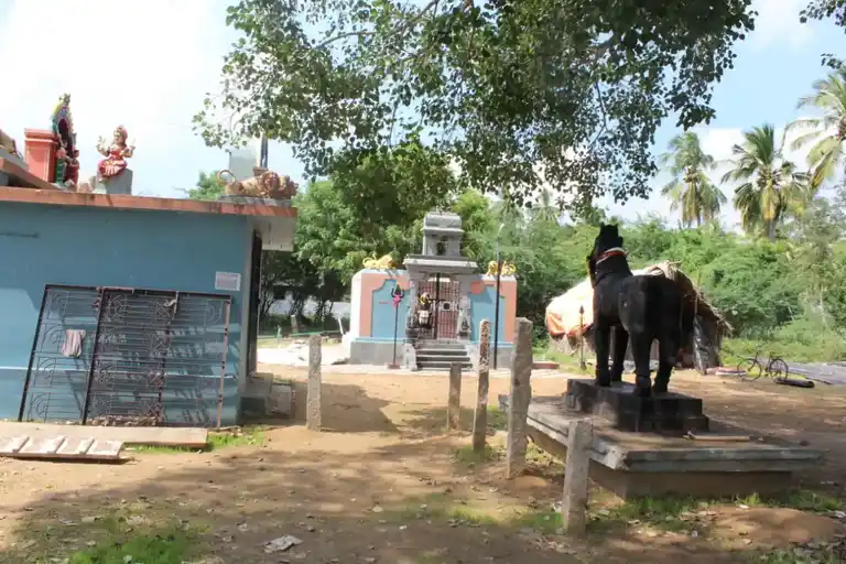 Arulmigu Sellandiamman (E) Varadharajaperumal Temple, Sembarai - 621706 அருள்மிகு செல்லாண்டியம்மன் லெட்சுமி நாராயணப் பெருமாள் திருக்கோயில்,  - 621706, Thiruchirappalli - Ancient Temple Architecture and History Image 5