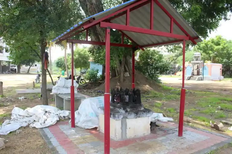 Arulmigu Sellandiamman (E) Varadharajaperumal Temple, Sembarai - 621706 அருள்மிகு செல்லாண்டியம்மன் லெட்சுமி நாராயணப் பெருமாள் திருக்கோயில்,  - 621706, Thiruchirappalli - Ancient Temple Architecture and History Image 9