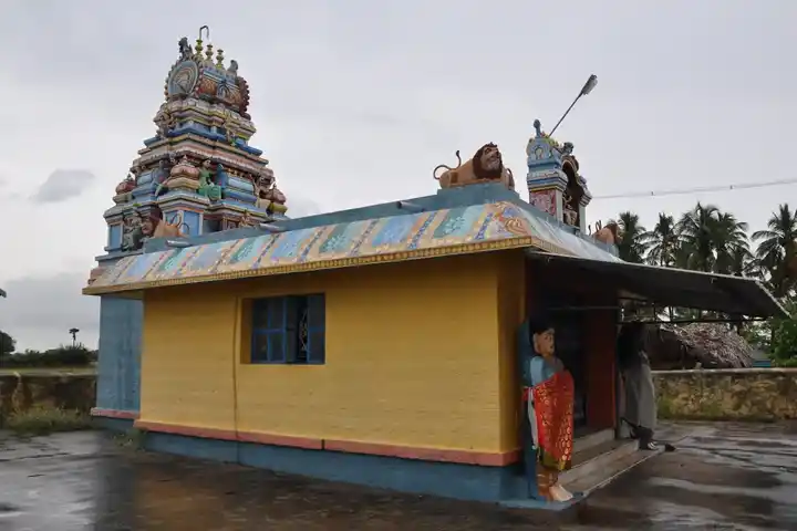 Arulmigu Sellandiamman Mariamman Temple, K.Pitchampatti - 639118 அருள்மிகு செல்லாண்டியம்மன், மாரியம்மன் திருக்கோயில், K.Pitchampatti, K.Pitchampatti - 639118, Karur - Ancient Temple Architecture and History Image 2