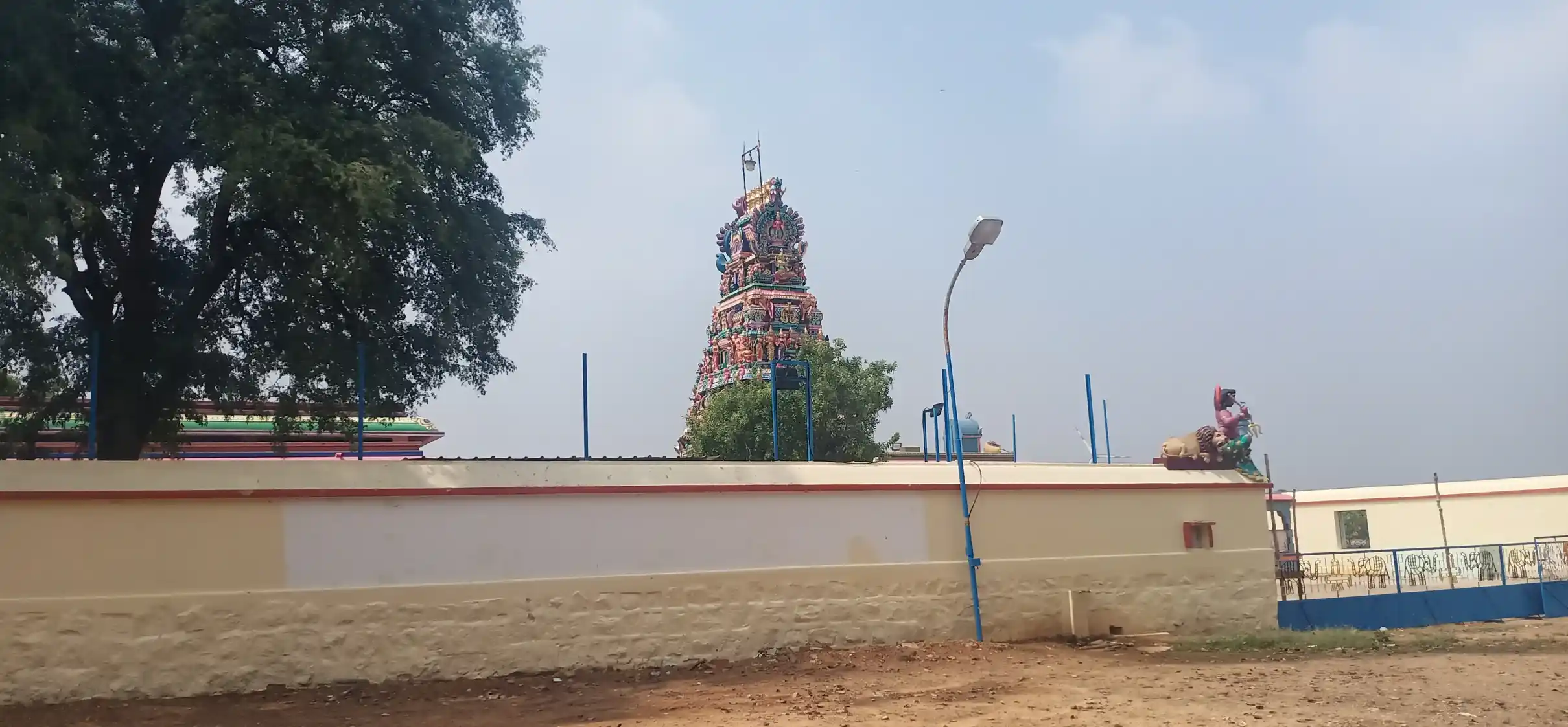 Arulmigu Sellandiamman Temple, Kalutharikapalaiyam - 624616 அருள்மிகு மதுக்கரை செல்லாண்டியம்மன் திருக்கோயில், கழுத்தருக்கான்பாளையம் - 624616, Dindigul - Ancient Temple Architecture and History Image 3