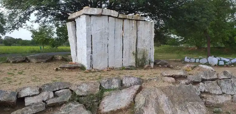 Arulmigu Sellandiamman Temple, Thurumakkanpatti, Karikkali - 624703 அருள்மிகு செல்லாண்டியம்மன் திருக்கோயில், Thurumakkanpatti, கரிக்காலி - 624703, Dindigul - Ancient Temple Architecture and History Image 2