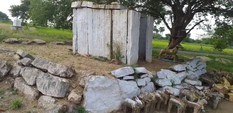 Arulmigu Sellandiamman Temple, Thurumakkanpatti, Karikkali - 624703 அருள்மிகு செல்லாண்டியம்மன் திருக்கோயில், Thurumakkanpatti, கரிக்காலி - 624703, Dindigul - Ancient Temple Architecture and History Image 5