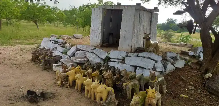 Arulmigu Sellandiamman Temple, Thurumakkanpatti, Karikkali - 624703 அருள்மிகு செல்லாண்டியம்மன் திருக்கோயில், Thurumakkanpatti, கரிக்காலி - 624703, Dindigul - Ancient Temple Architecture and History Image 14