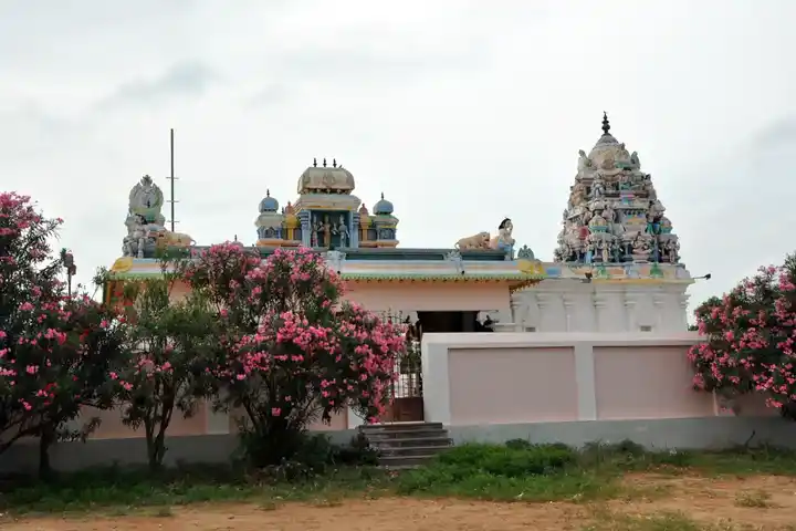 Arulmigu Sellandiyamman, Mariyamman, Vinayakar Temple, Emur - 639005 அருள்மிகு செல்லாண்டியம்மன், மாரியம்மன் விநாயகர் திருக்கோயில், Emur - 639005, Karur - Ancient Temple Architecture and History Image 4