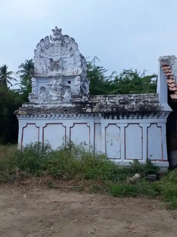 Arulmigu Sellandiyamman Temple, Pandamangalam - 637208 அருள்மிகு செல்லாண்டியம்மன் திருக்கோயில், குச்சிப்பாளையம், பாண்டமங்கலம் அஞ்சல், பரமத்தி-வேலூர் வட்டம் - 637208, Namakkal - Ancient Temple Architecture and History Image 2