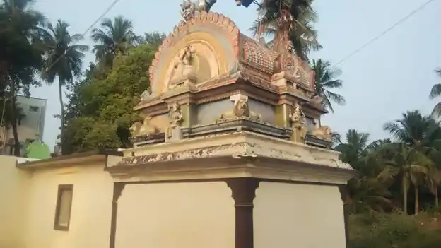 Arulmigu Sellandiyamman Temple, Punjai Edaiyar Melmugam - 637182 அருள்மிகு செல்லாண்டியம்மன் திருக்கோயில், புஞ்சை இடையர் மேல்முகம் - 637182, Namakkal - Ancient Temple Architecture and History Image 2