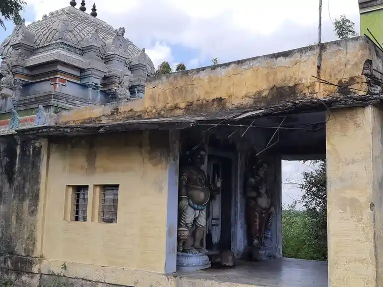 Arulmigu Sellandiyamman Temple, Vazhaiyeduppu - 621205 அருள்மிகு பிடாரி செல்லாண்டியம்மன் திருக்கோயில், வளையெடுப்பு - 621205, Thiruchirappalli - Ancient Temple Architecture and History Image 3