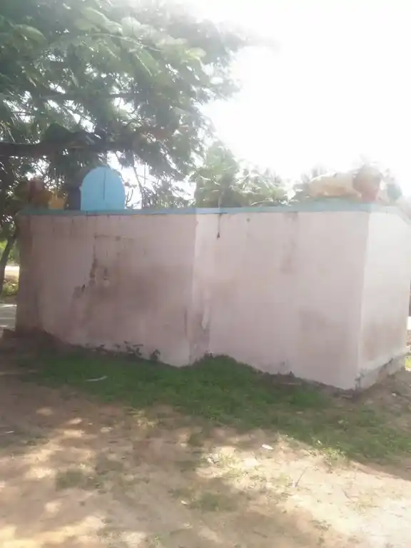 Arulmigu Selliyamman And Vediyappan Temple, Taluk Office Oppsite, Jambukuttappatti - 635206 அருள்மிகு செல்லியம்மன், சேடியப்பன் திருக்கோயில், Taluk Office Oppsite, Jambukuttappatti - 635206, Krishnagiri - Ancient Temple Architecture and History Image 4