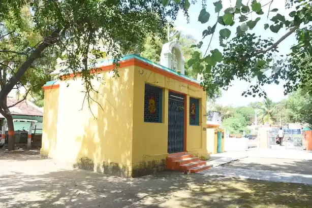 Arulmigu Selliyamman Marriyamman Temple, Kumaraswamypettai, Dharmapuri - 636701 அருள்மிகு செல்லியம்மன், மாரியம்மன் திருக்கோயில், குமாரஸ்வாமிபேட்டை, தர்மபுரி - 636701, Dharmapuri - Ancient Temple Architecture and History Image 2