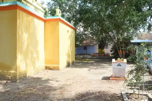 Arulmigu Selliyamman Marriyamman Temple, Kumaraswamypettai, Dharmapuri - 636701 அருள்மிகு செல்லியம்மன், மாரியம்மன் திருக்கோயில், குமாரஸ்வாமிபேட்டை, தர்மபுரி - 636701, Dharmapuri - Ancient Temple Architecture and History Image 3