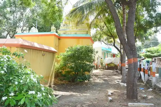 Arulmigu Selliyamman Marriyamman Temple, Kumaraswamypettai, Dharmapuri - 636701 அருள்மிகு செல்லியம்மன், மாரியம்மன் திருக்கோயில், குமாரஸ்வாமிபேட்டை, தர்மபுரி - 636701, Dharmapuri - Ancient Temple Architecture and History Image 4