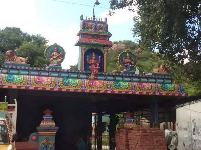 Arulmigu Selliyamman Osuramman Temple, Thirukalukundram - 603109 அருள்மிகு செல்லியம்மன், ஓசூரம்மன் திருக்கோயில், திருக்கழுக்குன்றம் - 603109, Chengalpattu - Ancient Temple Architecture and History Image 3