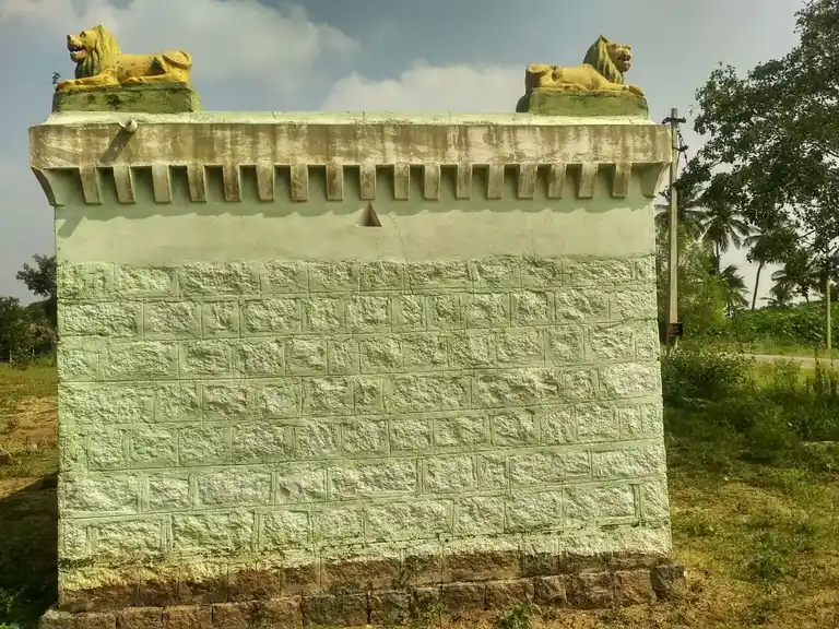 Arulmigu Selliyamman Temple, Chikkadoranabetta - 636808 அருள்மிகு செல்லியம்மன் திருக்கோயில், Chikkadoranabetta - 636808, Dharmapuri - Ancient Temple Architecture and History Image 2