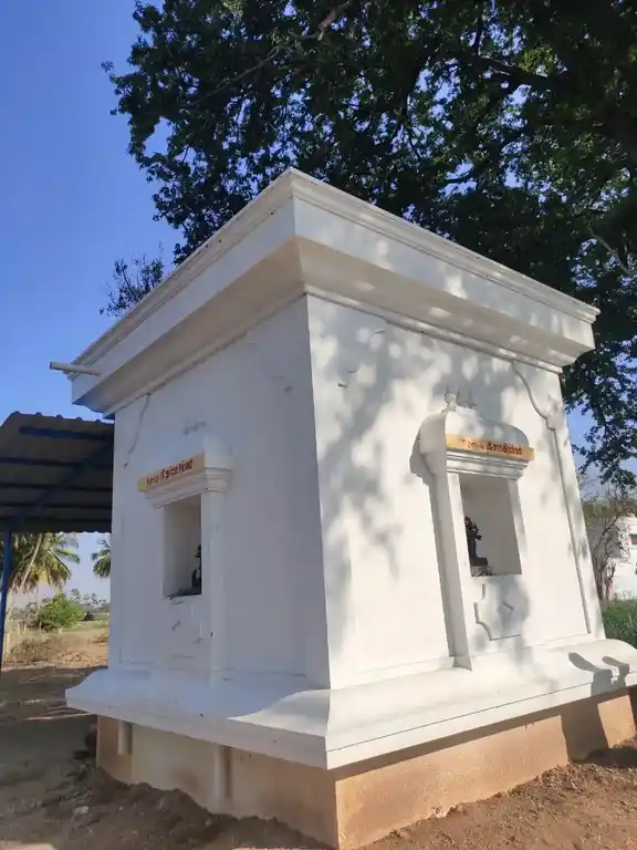 Arulmigu Selliyamman Temple, Ettikkal Agaram, Alappati - 635122 அருள்மிகு செல்லியம்மன் திருக்கோயில், பாலகுறி - 635122, Krishnagiri - Ancient Temple Architecture and History Image 4