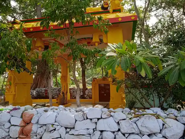 Arulmigu Selliyamman Temple, Maniyabadi - 635303 அருள்மிகு செல்லியம்மன் திருக்கோயில், Maniyabadi - 635303, Dharmapuri - Ancient Temple Architecture and History Image 2