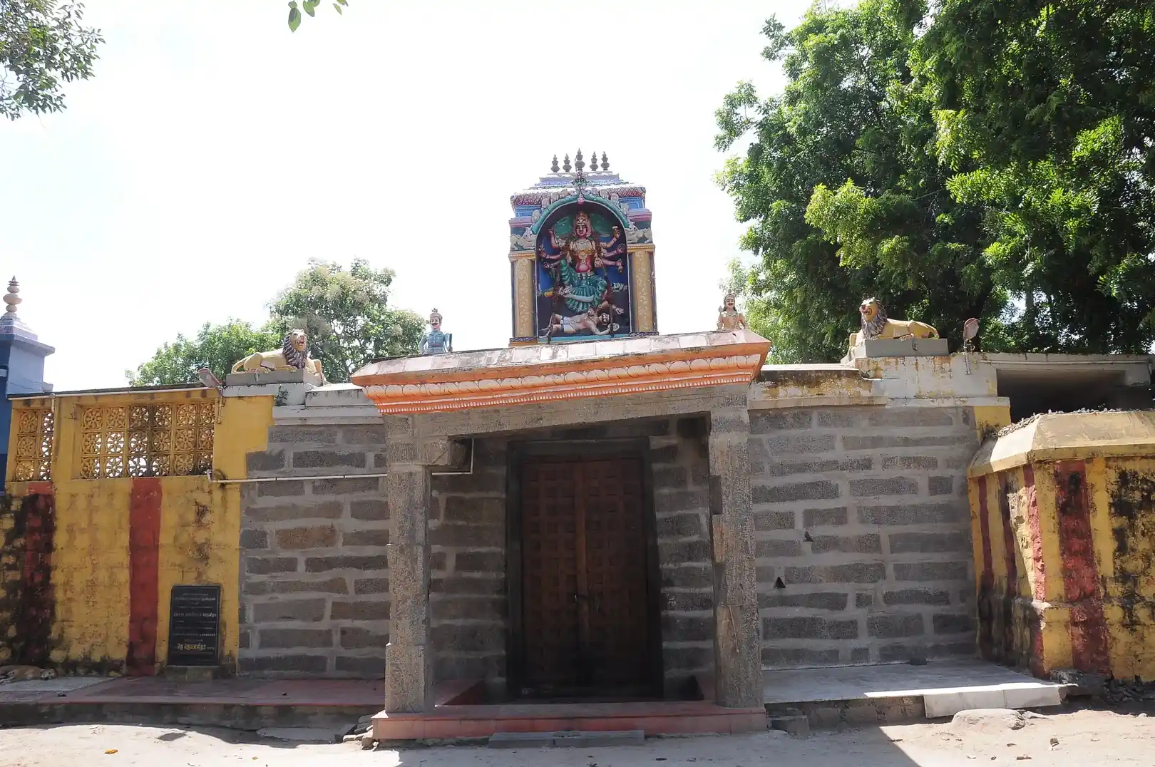 Arulmigu Selliyamman Temple, Oothadur, Oottathur - 621109 அருள்மிகு செல்லியம்மன் திருக்கோயில், ஊட்டத்தூர், ஊட்டத்தூர் - 621109, Thiruchirappalli - Ancient Temple Architecture and History Image 3