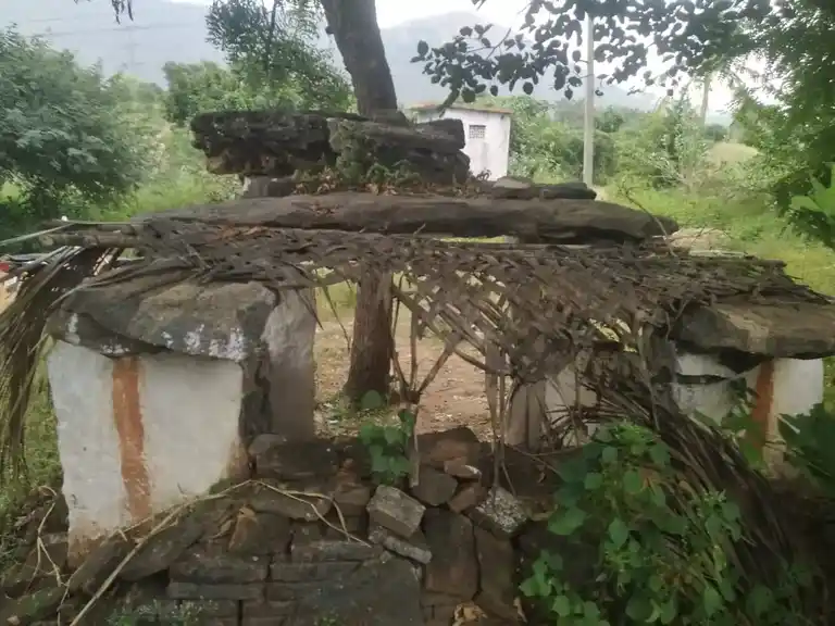 Arulmigu Selliyamman Temple, Palacode To Belrampattei Road, Boppadi - 636808 அருள்மிகு செல்லியம்மன் திருக்கோயில், Palacode To Belrampattei Road, Boppadi - 636808, Dharmapuri - Ancient Temple Architecture and History Image 2