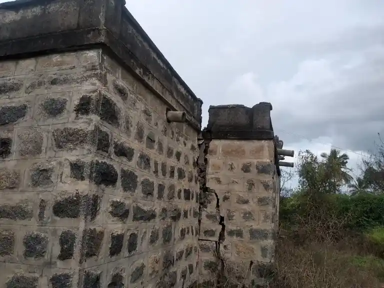 Arulmigu Selva Perumal Temple, Chennrampatti - 635602 அருள்மிகு செல்வபெருமாள் திருக்கோயில், சின்னாரம்பட்டி - 635602, Thirupathur - Ancient Temple Architecture and History Image 5