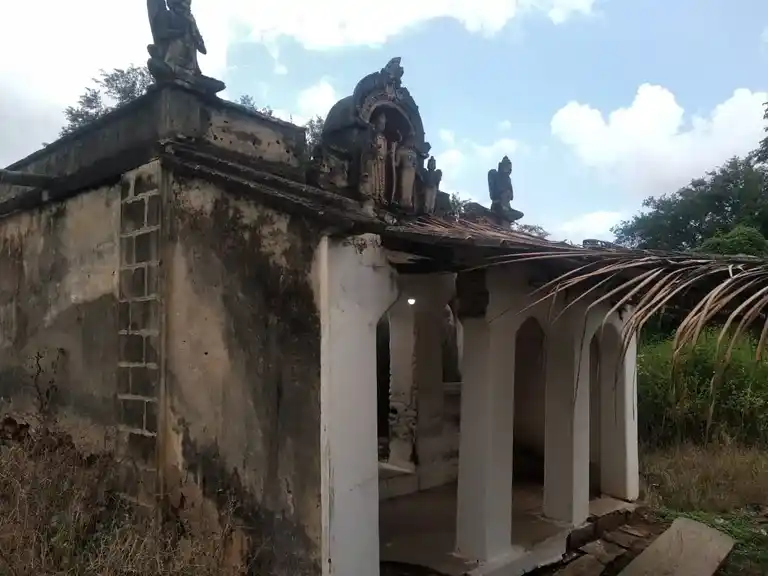 Arulmigu Selva Perumal Temple, Chennrampatti - 635602 அருள்மிகு செல்வபெருமாள் திருக்கோயில், சின்னாரம்பட்டி - 635602, Thirupathur - Ancient Temple Architecture and History Image 7