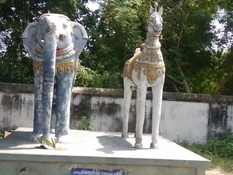 Arulmigu Selvaraya Ayyanar Vagayara Temple, Onbathuvelli - 613104