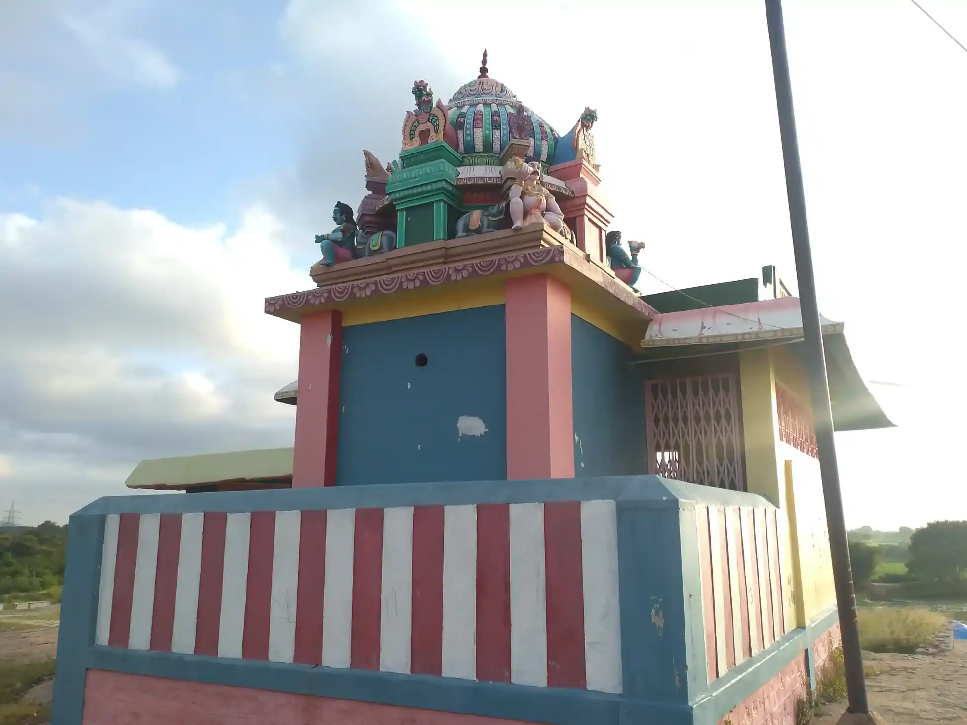 Arulmigu Senbaga Sidthi Vinayagar, Sekkipatti - 625105 அருள்மிகு செண்பக சித்தி விநாயகர், கருப்பணசுவாமி, அம்மச்சியரம்மன் கோயில், சேக்கிபட்டி - 625105, Madurai - Ancient Temple Architecture and History Image 3