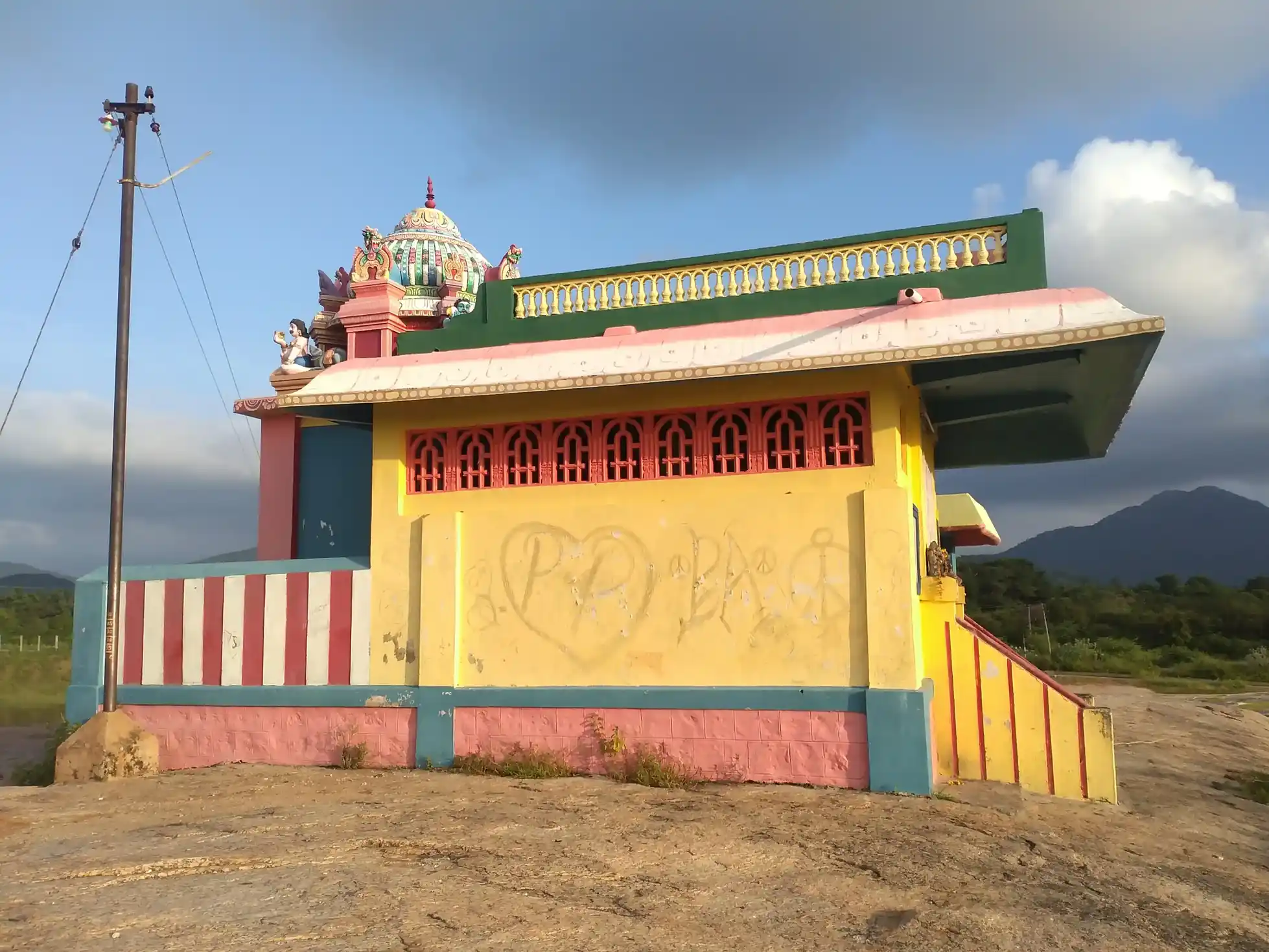 Arulmigu Senbaga Sidthi Vinayagar, Sekkipatti - 625105 அருள்மிகு செண்பக சித்தி விநாயகர், கருப்பணசுவாமி, அம்மச்சியரம்மன் கோயில், சேக்கிபட்டி - 625105, Madurai - Ancient Temple Architecture and History Image 4